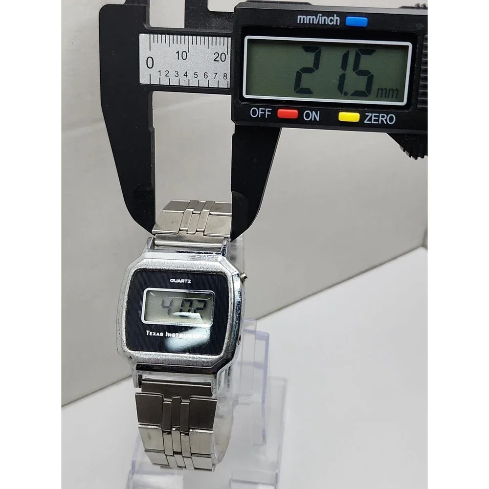 Vintage Texas Instruments LCD Digital Quartz Mens Silver Retro Watch New Battery